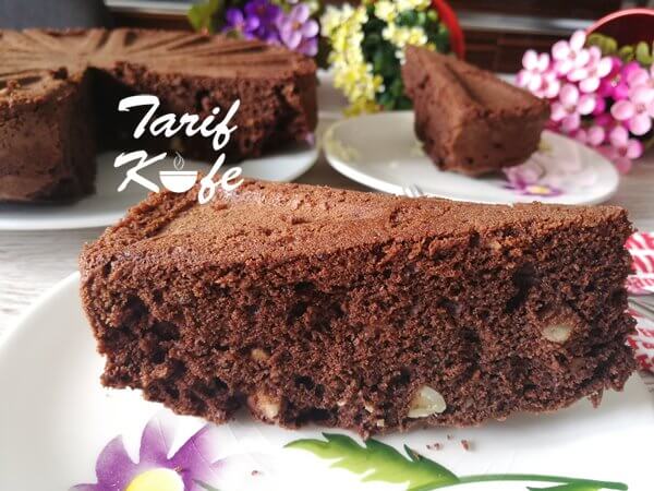 Browni Tadında Çikolatalı Fındıklı Kek